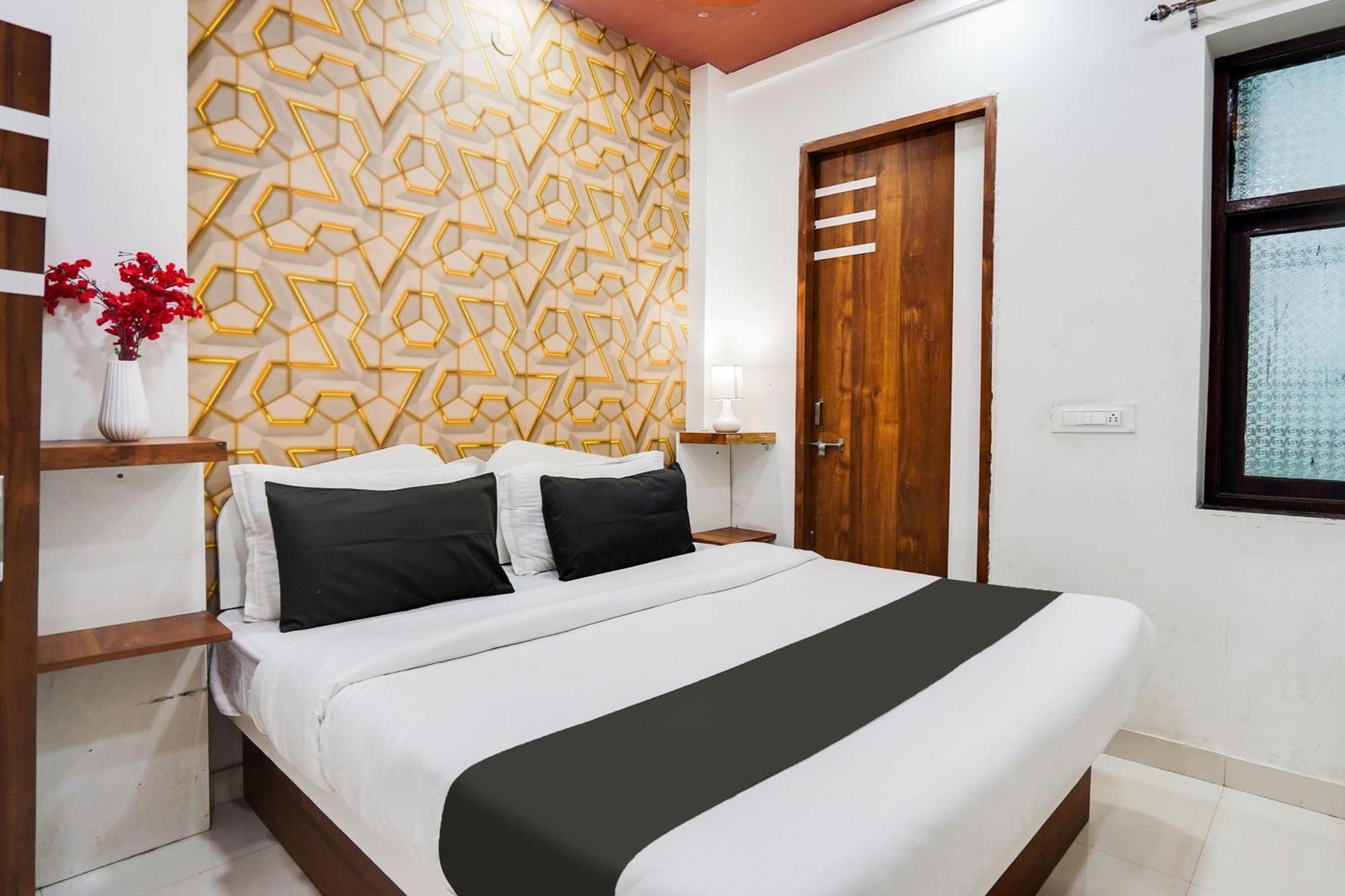Super Oyo Hotel O Sky Wings Ádzsmir Kültér fotó