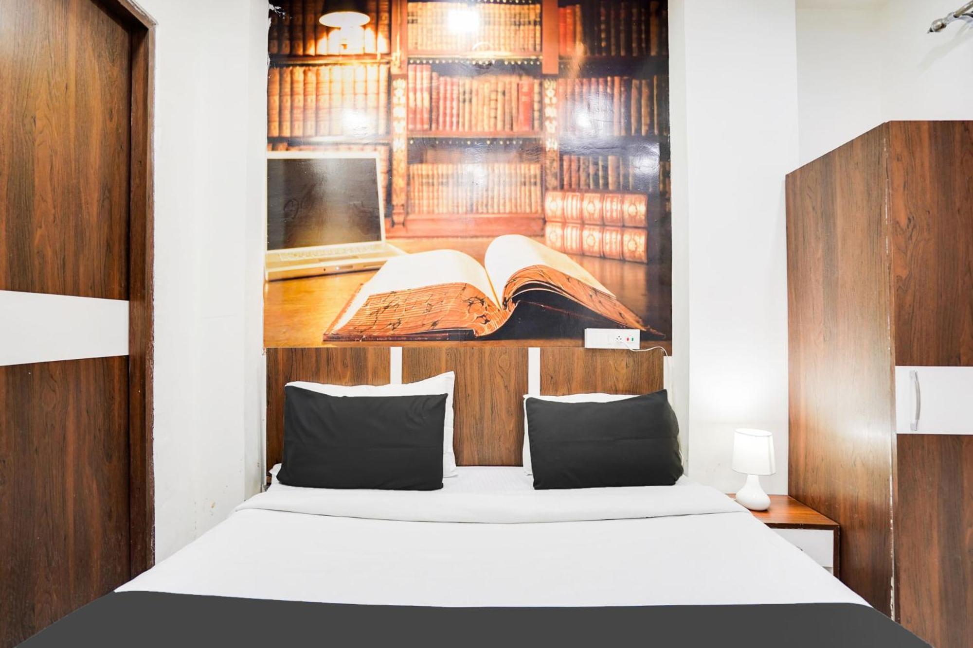 Super Oyo Hotel O Sky Wings Ádzsmir Kültér fotó