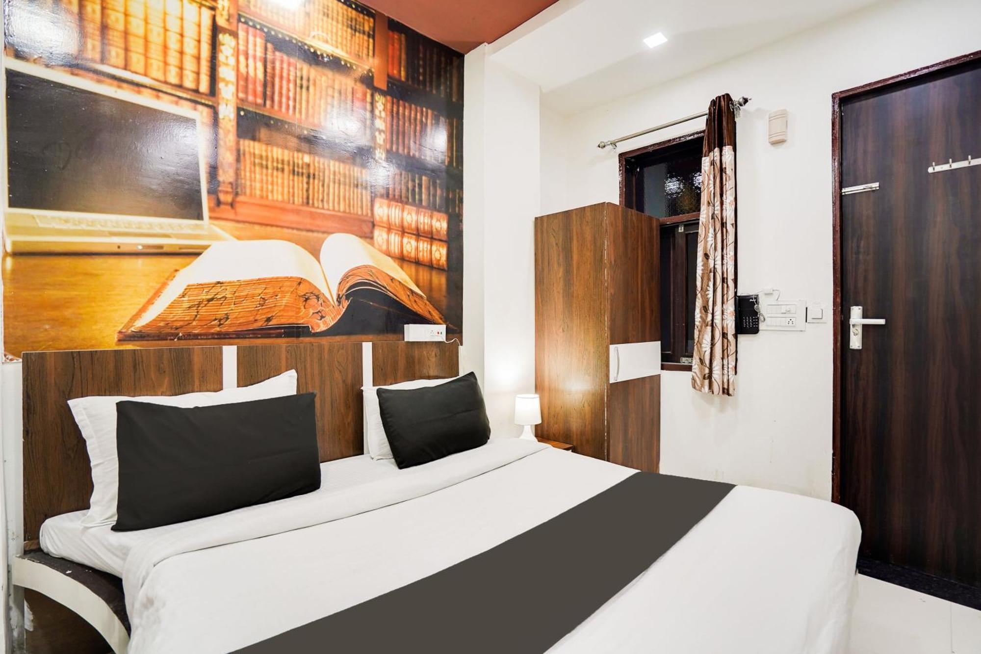 Super Oyo Hotel O Sky Wings Ádzsmir Kültér fotó